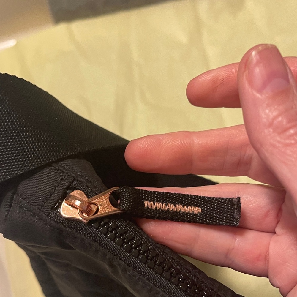 Reebok Black Crossbody Bag with Pink Logo - Picture 4 of 7
